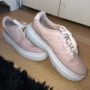 Nike women’s Sneakers